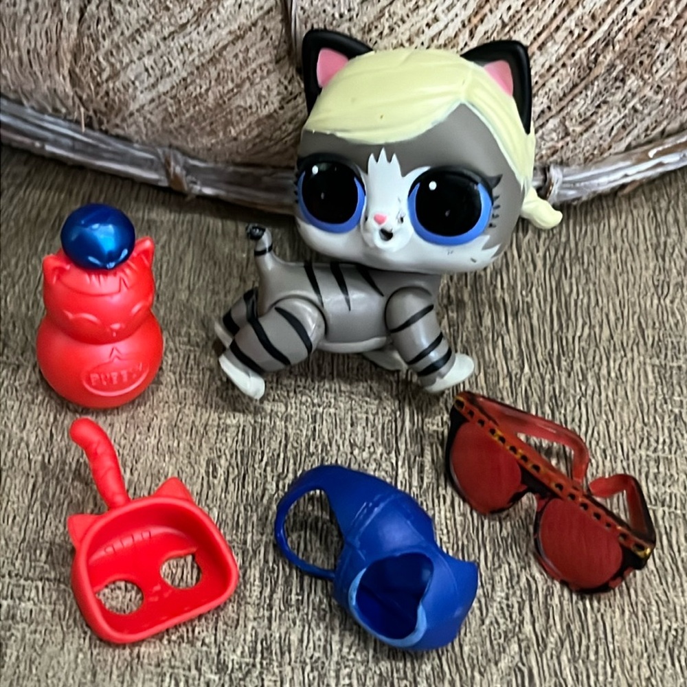L.O.L. Surprise! MGA Entertainment Pets Shorty kitty cat